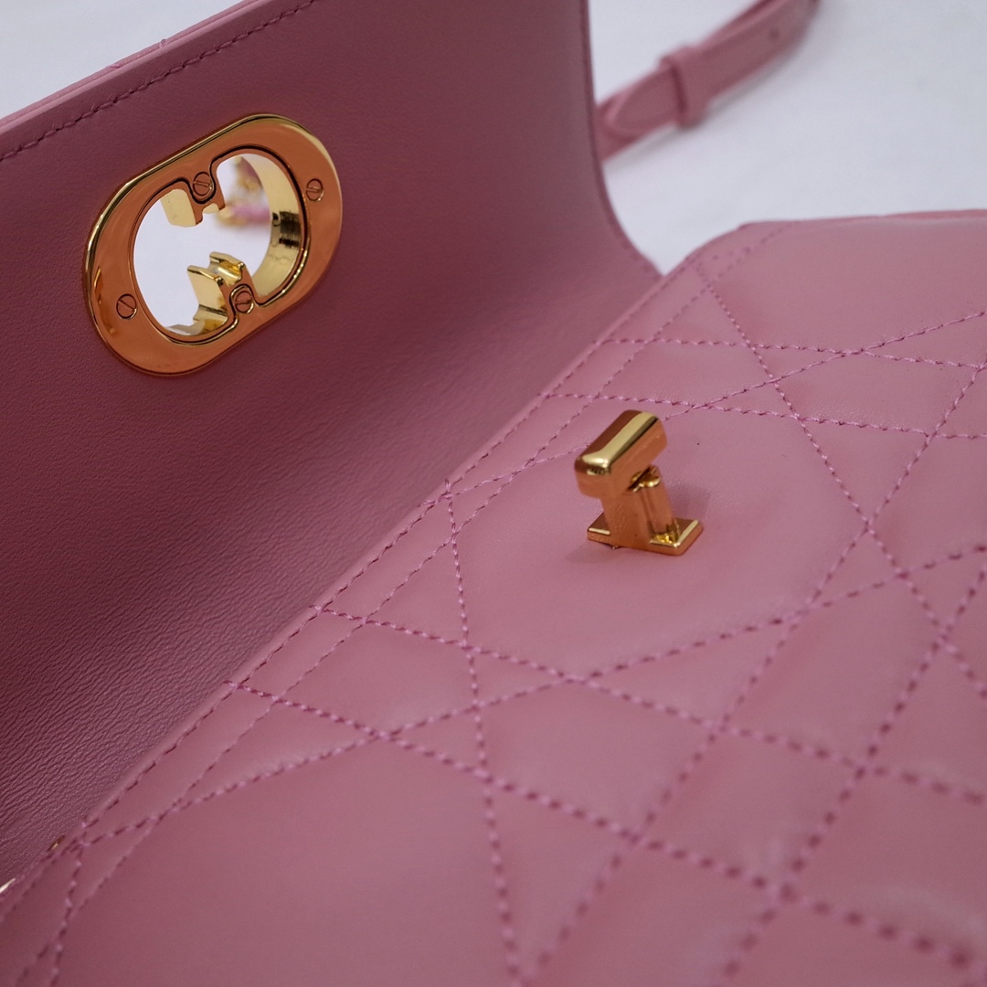 Miss Caro Pouch with Chain Pink Macrocannage Lambskin